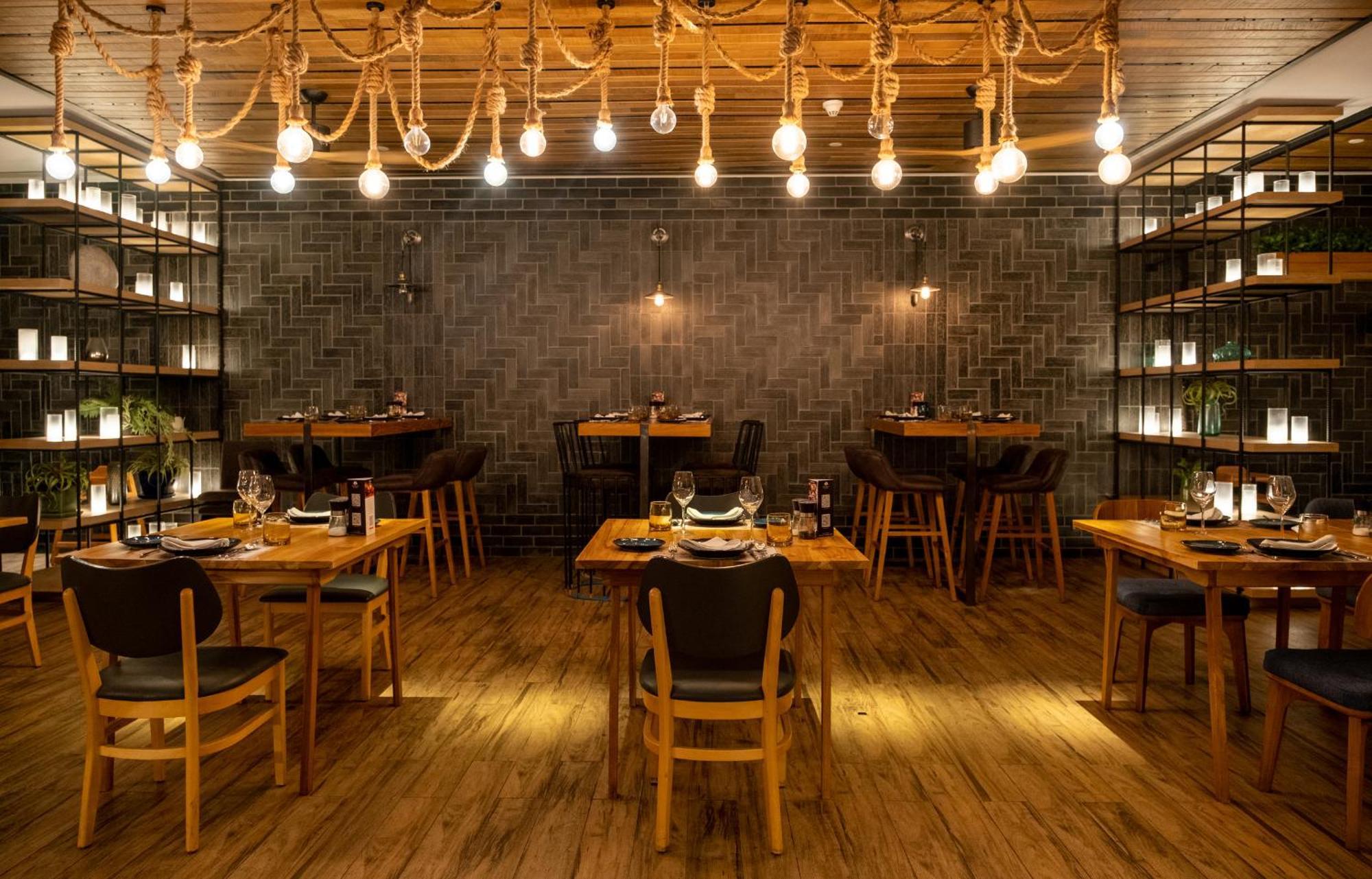 Hotel Indigo Phuket Patong By Ihg Exterior foto Restaurant interior